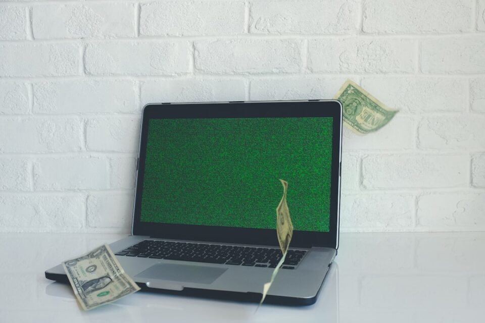 Photo Computer, Money